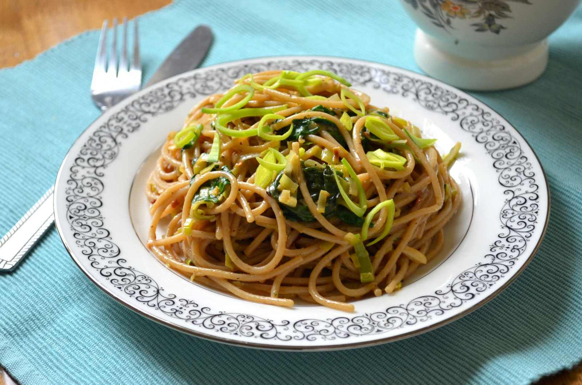 Quinoa Hakka Noodles with Spinach - Nourify